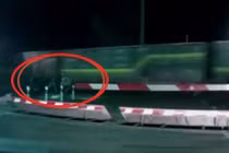 Hãi hùng 2 thanh niên chơi gần đường tàu bị cán chết thảm