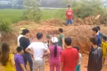 Xôn xao clip trộm xe bị tóm sống ở Thái Nguyên