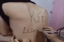 Gái trẻ đi xăm hình... bị chơi khăm