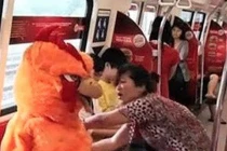 Hỏng đồ vì không chịu nhường chỗ