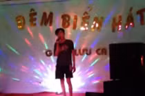 “Sốt” với anh chàng hát “Bóng mưa”, hay như ca sĩ