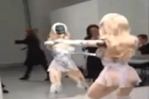 Robot nhảy sexy như... ca sĩ
