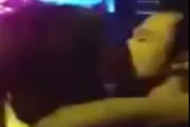Phản cảm cảnh “khóa môi” của đôi nam nữ trong bar 