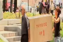 Xanh mặt vì chiếc hộp "ngọ nguậy" (33)