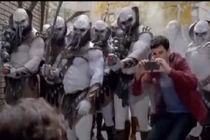 Clip nam thanh niên bị “quỷ dữ” bao vây