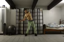 Nam thanh niên có body chuẩn, nhảy siêu dẻo