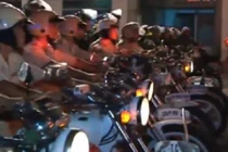 Công an gác cho dân vui đón Quốc khánh