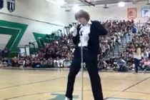 Mãn nhãn với phiên bản Michael Jackson của cậu học sinh điển trai