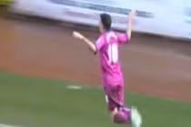 Xem tiền đạo Hạng nhất Anh ăn mừng bàn thắng kiểu chim “mặt ngu“