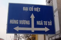 Đầy rẫy lỗi trên biển giao thông Việt Nam