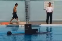 Tàu ngầm Yết Kiêu bơi trong bể thử nghiệm của hải quân