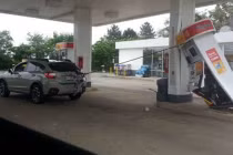 Khoảnh khắc hài hước: Đi đâu phải vội!