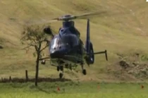 Giải cứu người rơi xuống hang động sâu 1000 mét