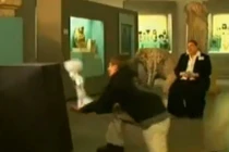 Clip siêu hài: Tháo chạy khi làm vỡ tượng (18)