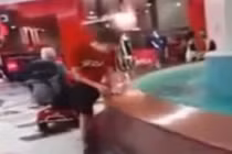 Hài hước cụ già "thâm" nhất quả đất