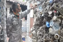 Mục sở thị ngôi nhà độc đáo gắn hàng ngàn đĩa cổ