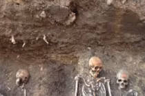 Phát hiện khoảng 15 bộ xương người trên đường phố