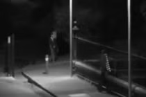 Trai trẻ vô tư đứng tè vào bể nước sạch