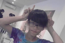 Nam sinh chửi bố mẹ, vì không có quần áo mới