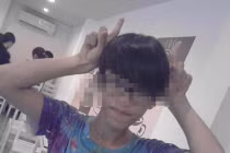 Nam sinh chửi bố mẹ, vì không có quần áo mới