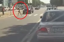 Hậu quả khủng khiếp của việc nghe điện thoại khi sang đường