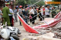 Toàn cảnh nhà 3 tầng đổ sập giữa phố ở Bắc Giang