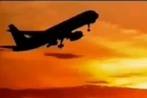 Hy hữu bám vào bánh máy bay suốt 5 tiếng vẫn sống sót