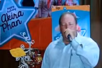 “Ông Tây” hát hay như Khắc Việt