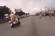 CSGT lượn lách, đánh võng trên đường