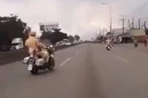 CSGT lượn lách, đánh võng trên đường