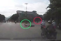 Thanh niên đi xe máy gây tai nạn rồi bỏ chạy