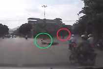 Thanh niên đi xe máy gây tai nạn rồi bỏ chạy
