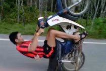 “Hú vía” trước những màn bốc đầu xe của teen Việt (P3)