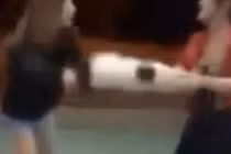 Phẫn nộ gái trẻ Việt quăng quật dã man chú chó nhỏ