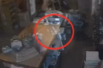 “Ma” vào quán xô đẩy đĩa thủy tinh