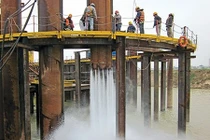 Hình ảnh độc đáo quá trình thi công cầu Nhật Tân (1)