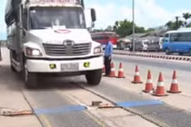 Có chiêu "độc" xử lý dứt điểm xe quá tải?