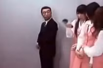 Cười té ghế với “Thánh troll” trong thang máy