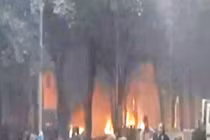 Cận cảnh hiện trường vụ đánh bom ở Tân Cương