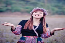 Thiếu nữ khoe sắc trong trang phục dân tộc (7)