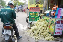 Nước mía vỉa hè: Tiện lợi nhưng không an toàn