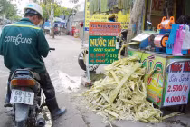 Nước mía vỉa hè: Tiện lợi nhưng không an toàn