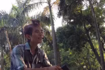 Dậy sóng chàng trai bán bàn chải hát ngọt như ca sĩ