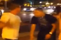 Nam thanh niên bị bạn đấm ngất xỉu giữa phố