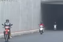 Phụ nữ bất cẩn, cướp giật ra tay