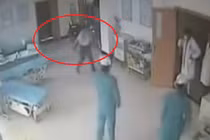 Bệnh nhân nổi loạn trong bệnh viện, bác sĩ “bó tay“