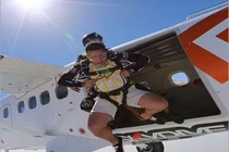 “Ro béo” nhảy dù cổ vũ World Cup 2014 