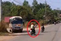 Quái xế mơ ngủ, đâm nát bét xe người khác