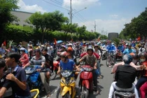 Thể hiện lòng yêu nước không đúng là tự hại chúng ta