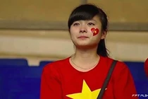 Phát sốt hình ảnh nữ CĐV khóc cuối trận U19 VN - Nhật Bản